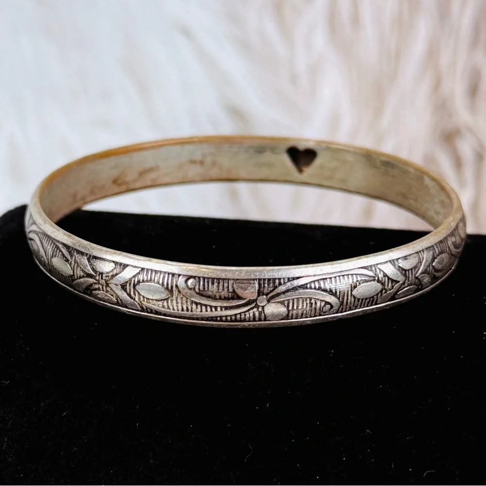 Super lightweight, aged Silvertone etched bangle costume bracelet